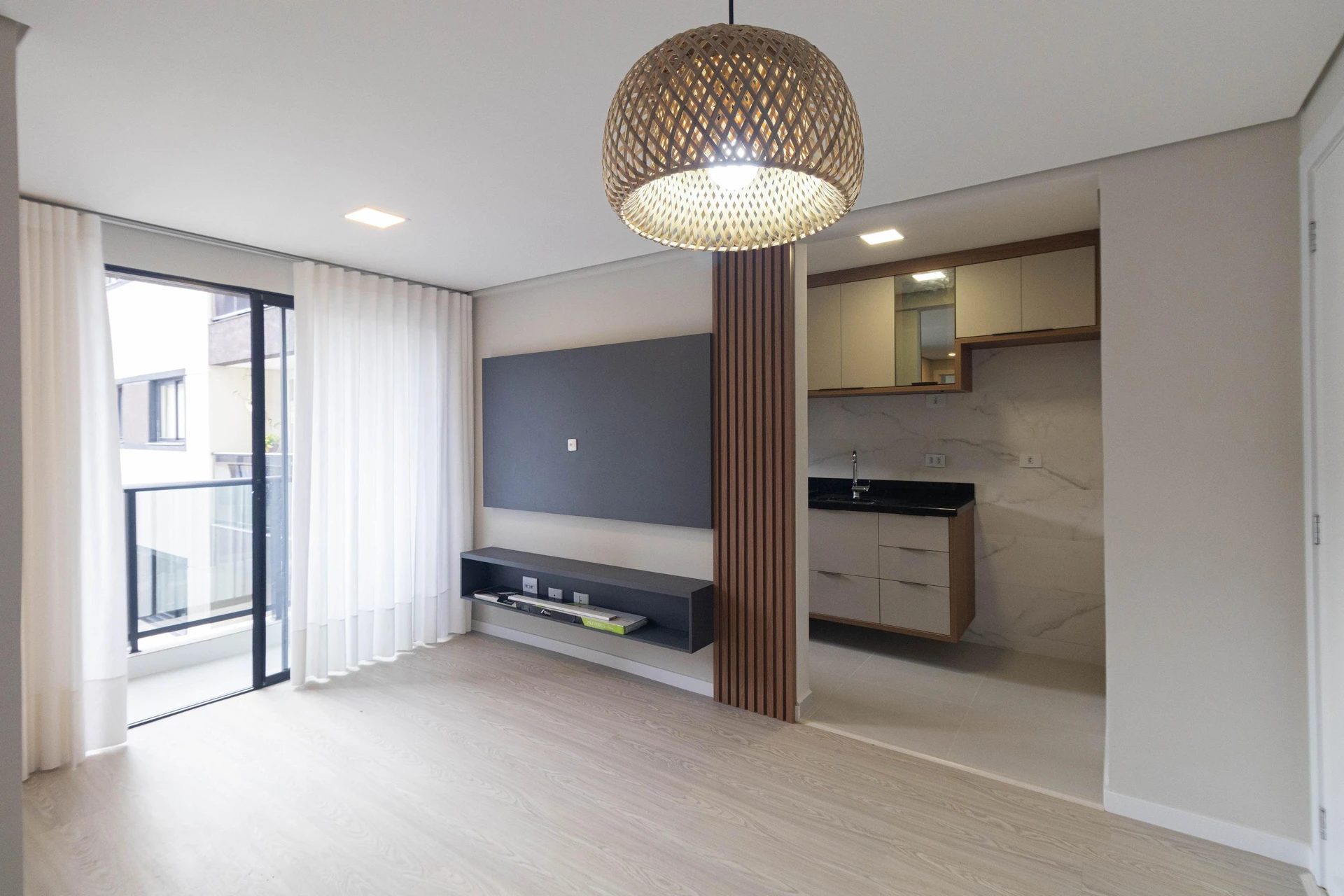 2-bedroom apartment with a washing machine in Curitiba — photo 10