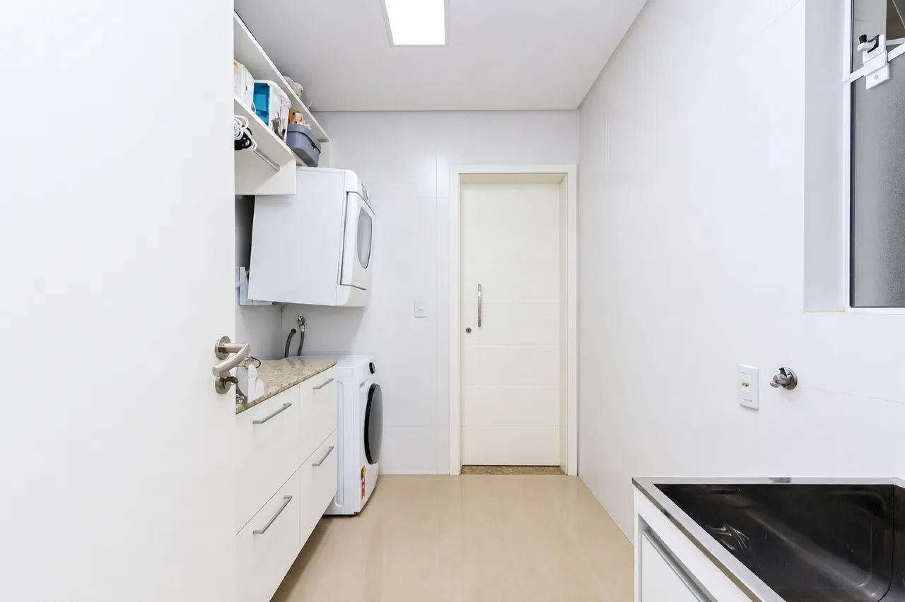 Furnished house with 4 en-suite bedrooms and 314 m² — photo 11