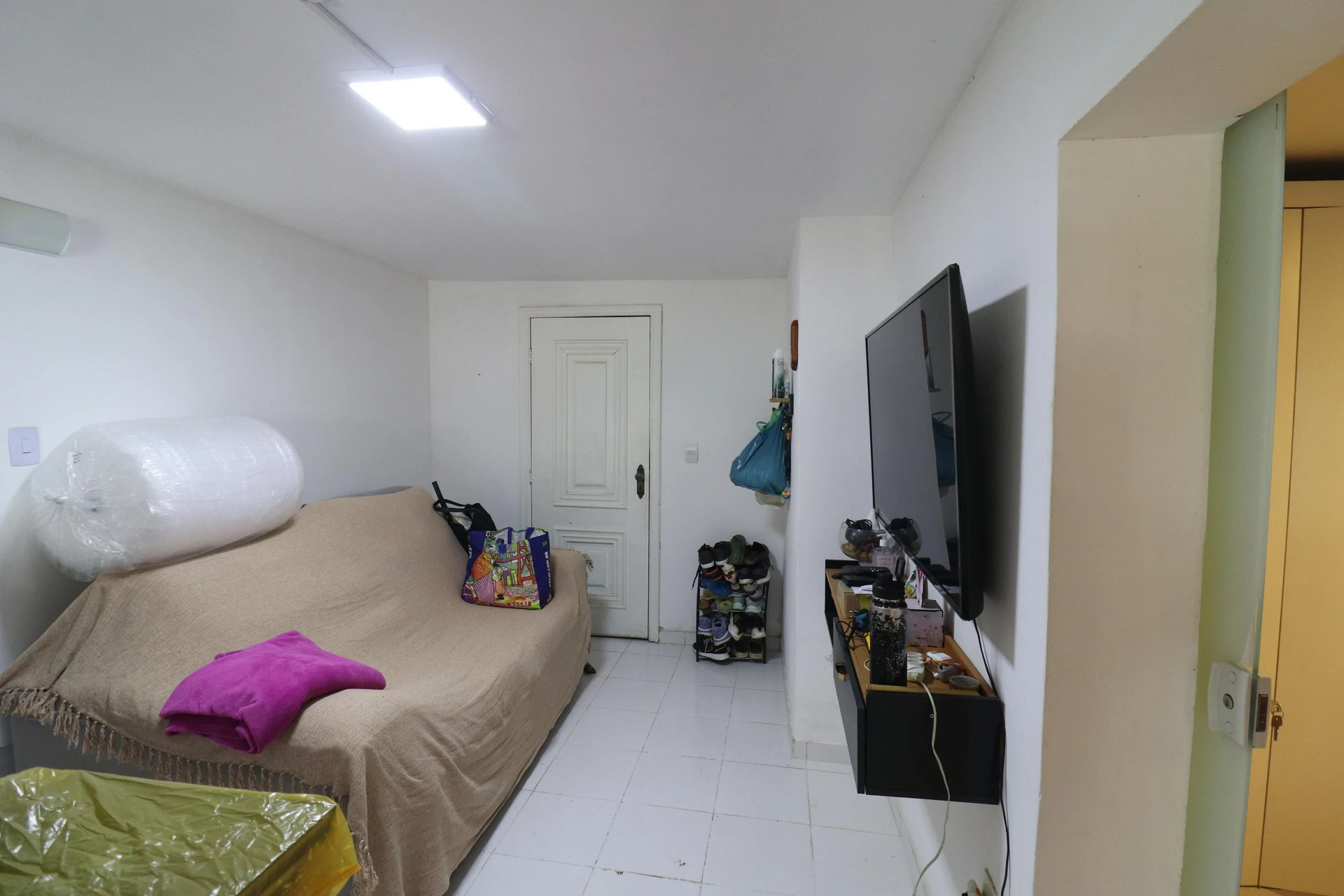 90 m² apartment with a water view and a grill on the balcony — photo 14