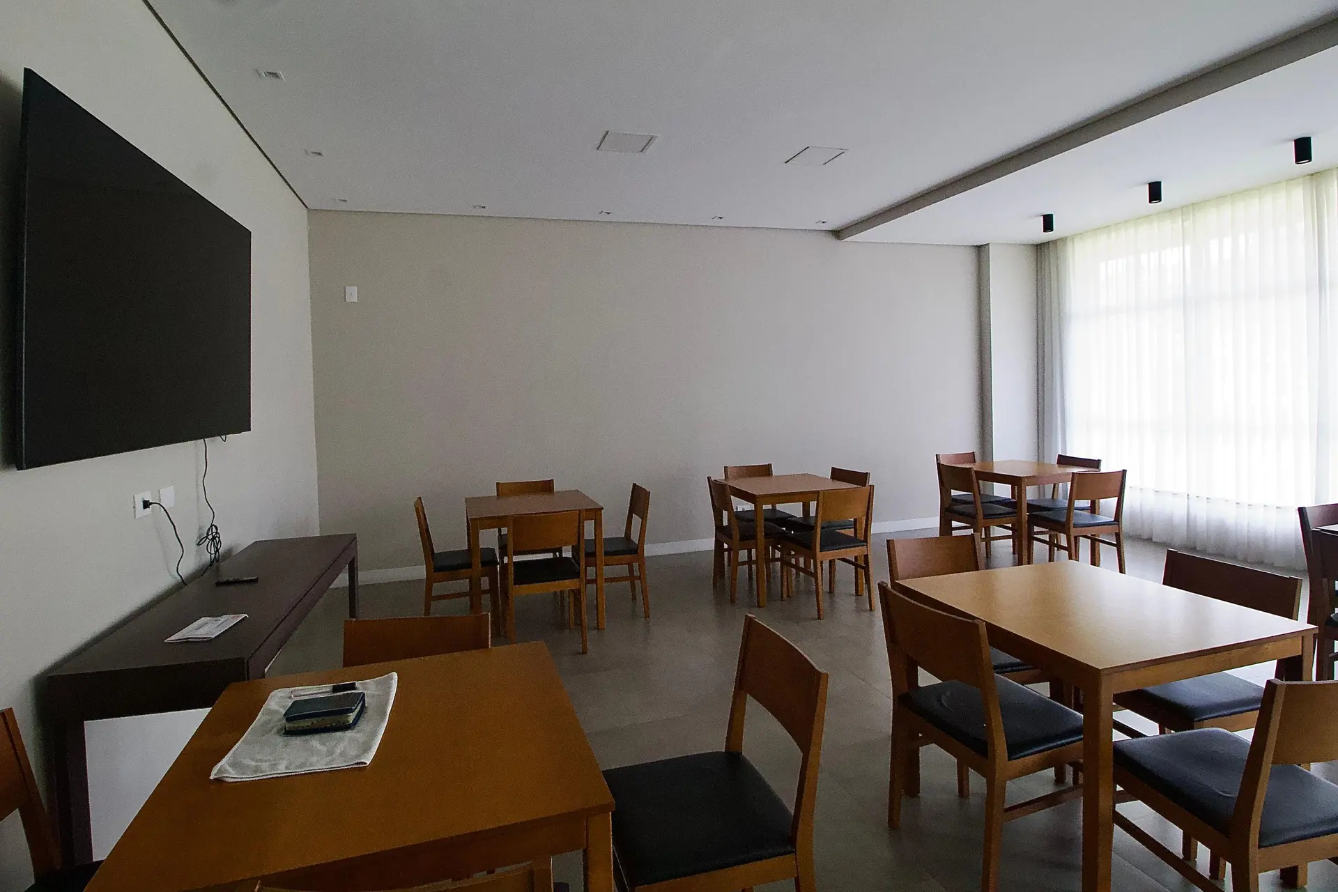 Квартира 80 м² з панорамними вікнами та заскленим балконом — photo 25