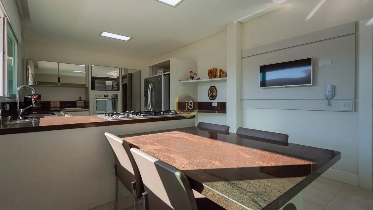Будинок у закритому комплексі 775 м² з 4 спальнями — photo 10