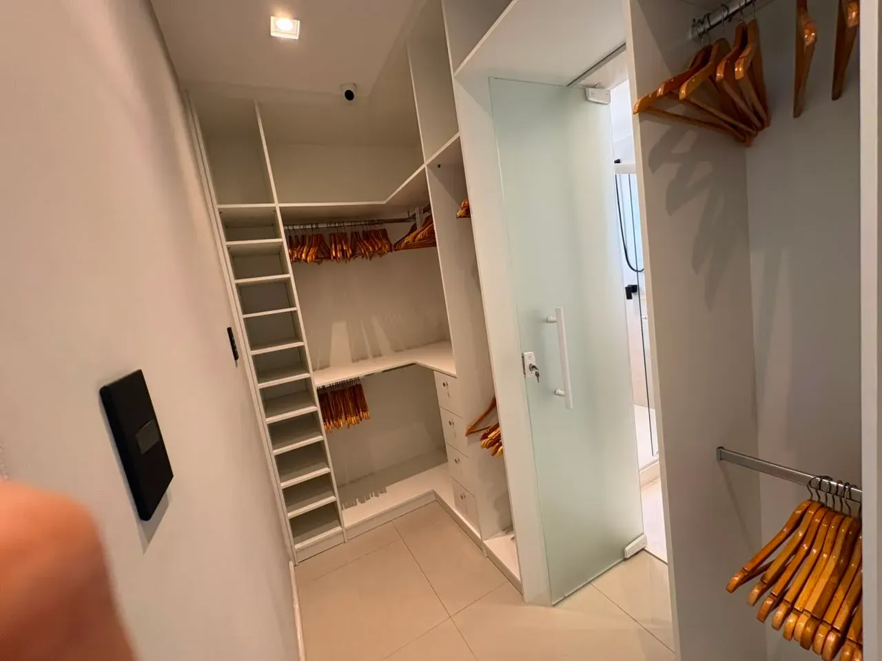 Furnished 266 m² house with 6 bedrooms and balcony grill — photo 54