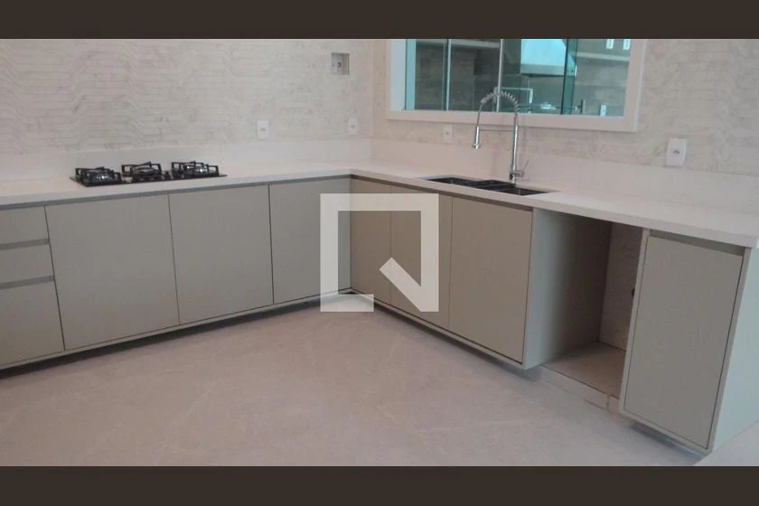 House, 384 m², with floor-to-ceiling windows