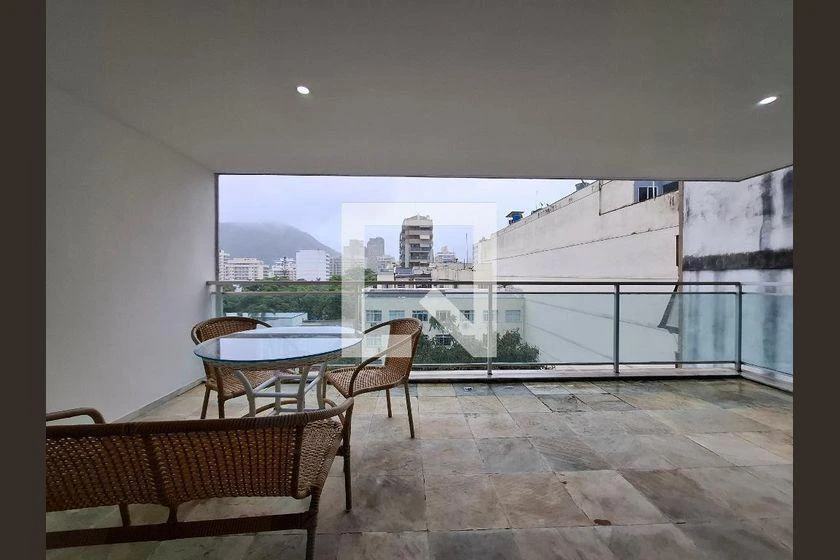 Home office in a 4-bedroom apartment, 140 m² — photo 5