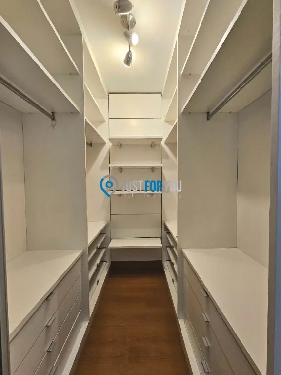 Furnished 4-bedroom house with 5 bathrooms and 350 m² — photo 38