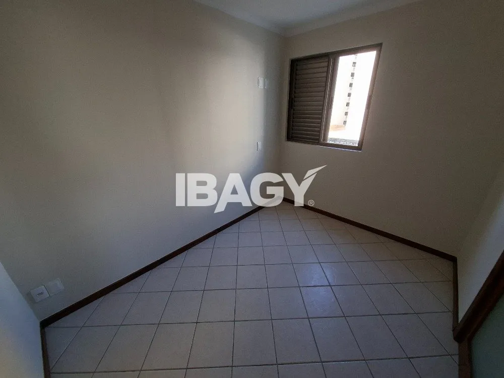 Apartamento de 4 dormitorios con 135 m² y 1 suite — photo 27