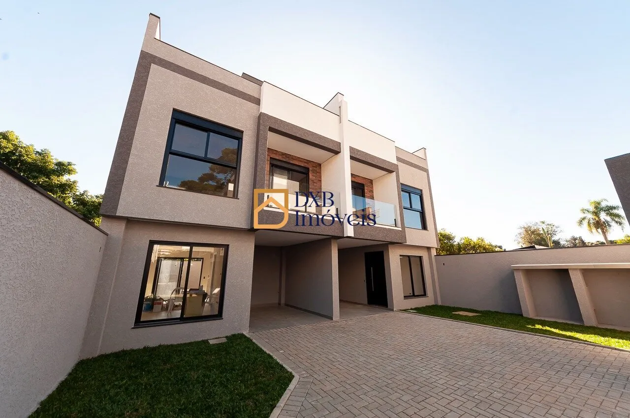 Condo house with 3 bedrooms and a guest half-bath