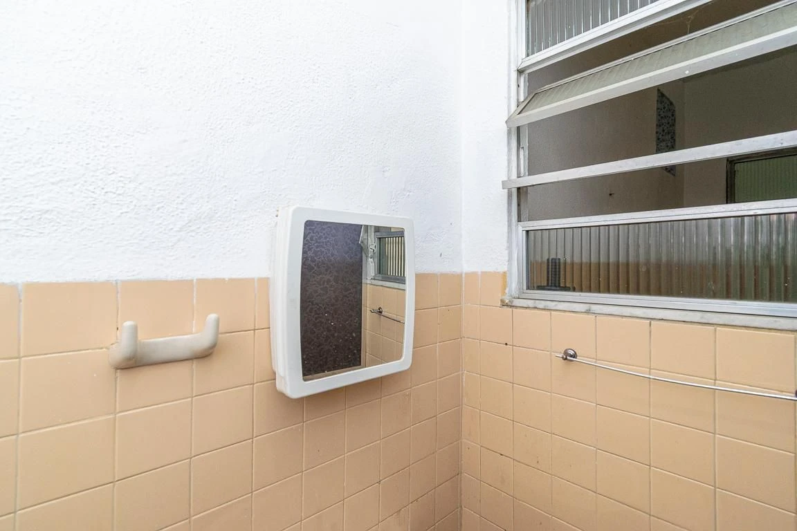 2-bedroom apartment with 1 bathroom, no parking — photo 7
