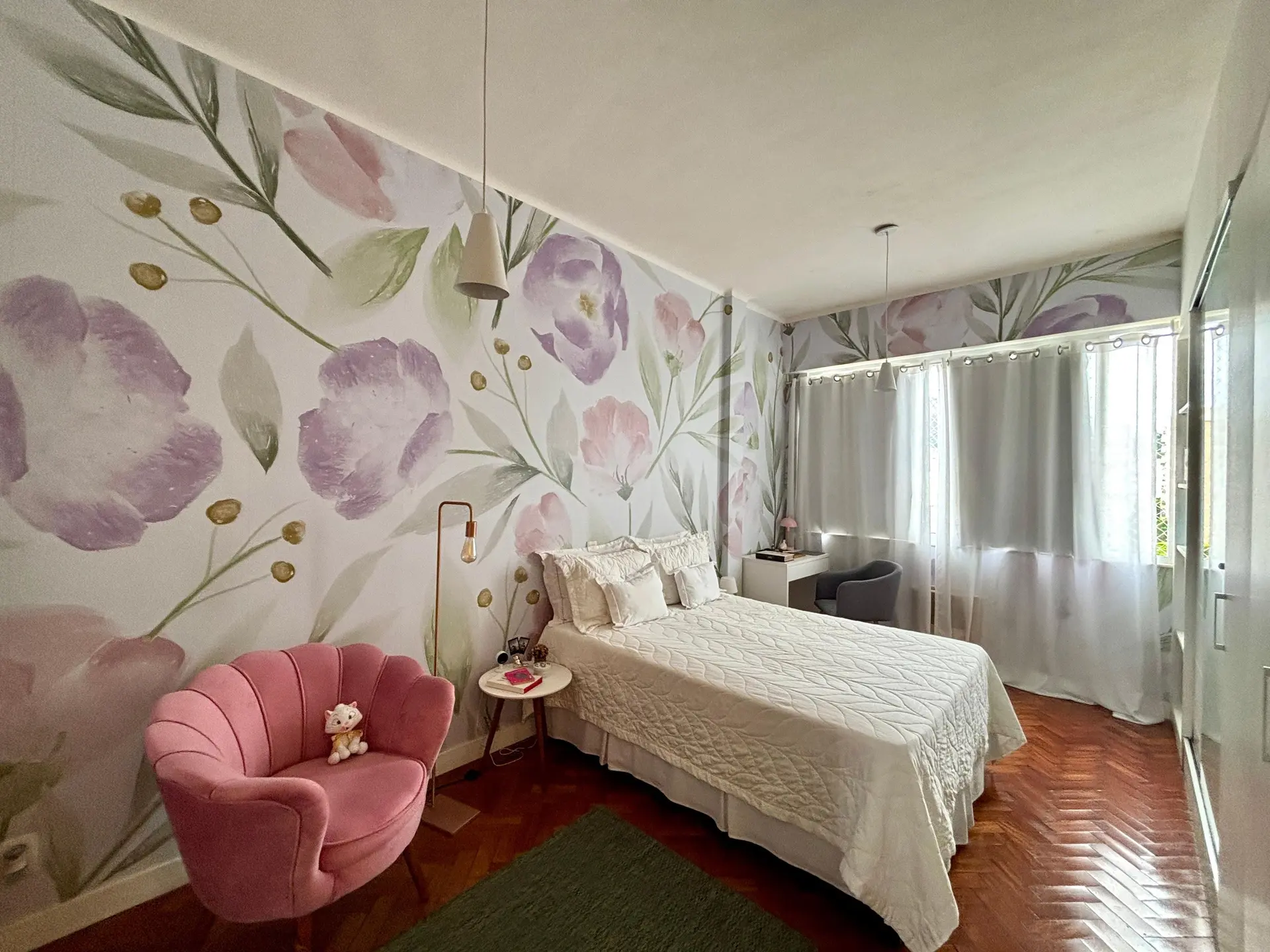 Furnished 1-bedroom apartment with open-plan gas kitchen — photo 3