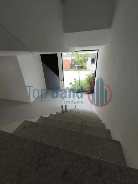 Unfurnished house with 4 bedrooms and 1 bathroom — photo 17