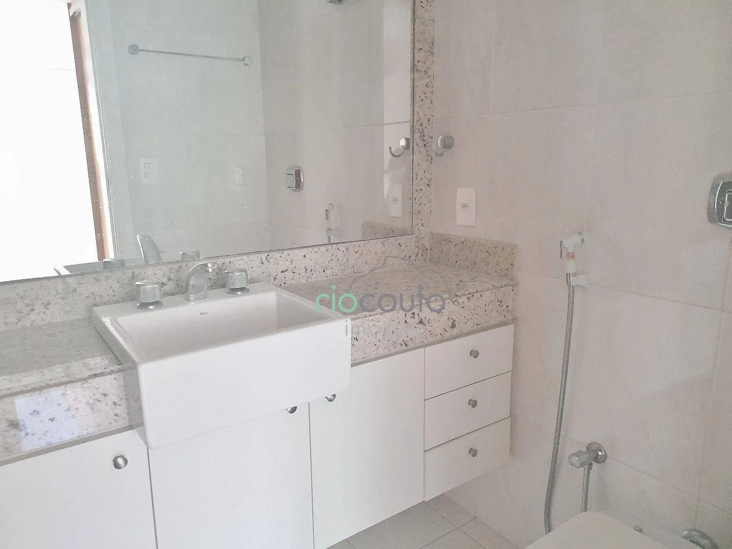Apartamento de 4 dormitórios com 5 banheiros e área 198 m² — photo 28
