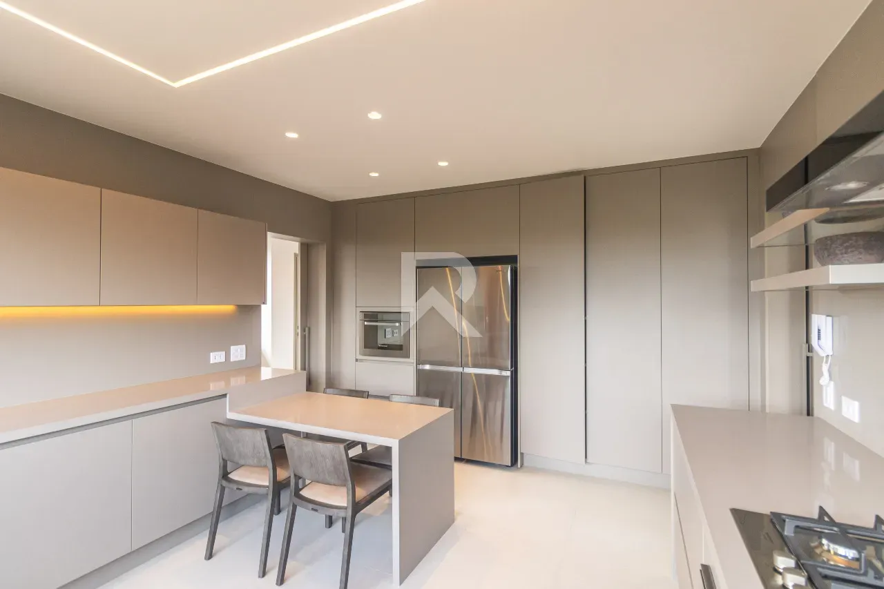Apartment with 3 en-suite bedrooms and open kitchen — photo 16