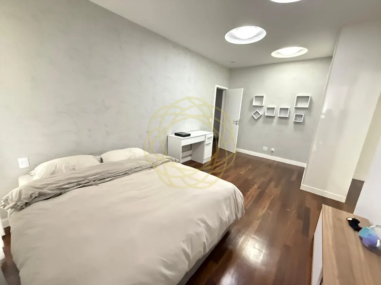 Penthouse-style apartment with 4 bedrooms and 5 baths — photo 10