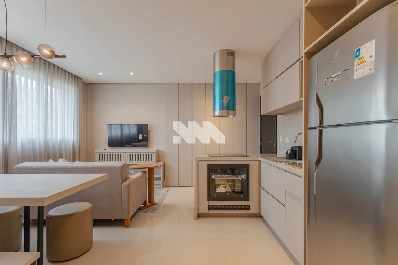 Furnished 1-bedroom apartment with open-plan kitchen — photo 7