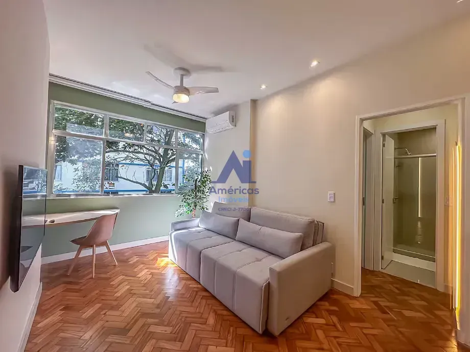 Furnished 1-bedroom apartment with floor-to-ceiling windows — photo 4