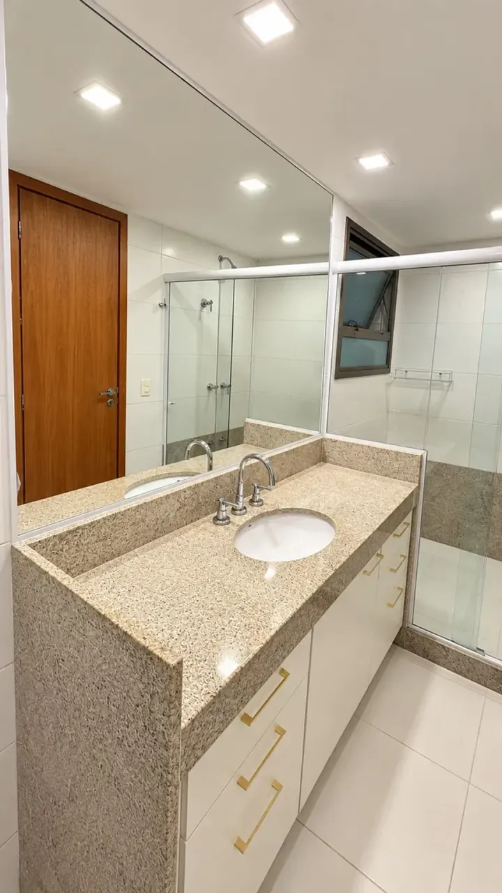 Wood or laminate floors in a 4-bedroom apartment, 260 m² — photo 18