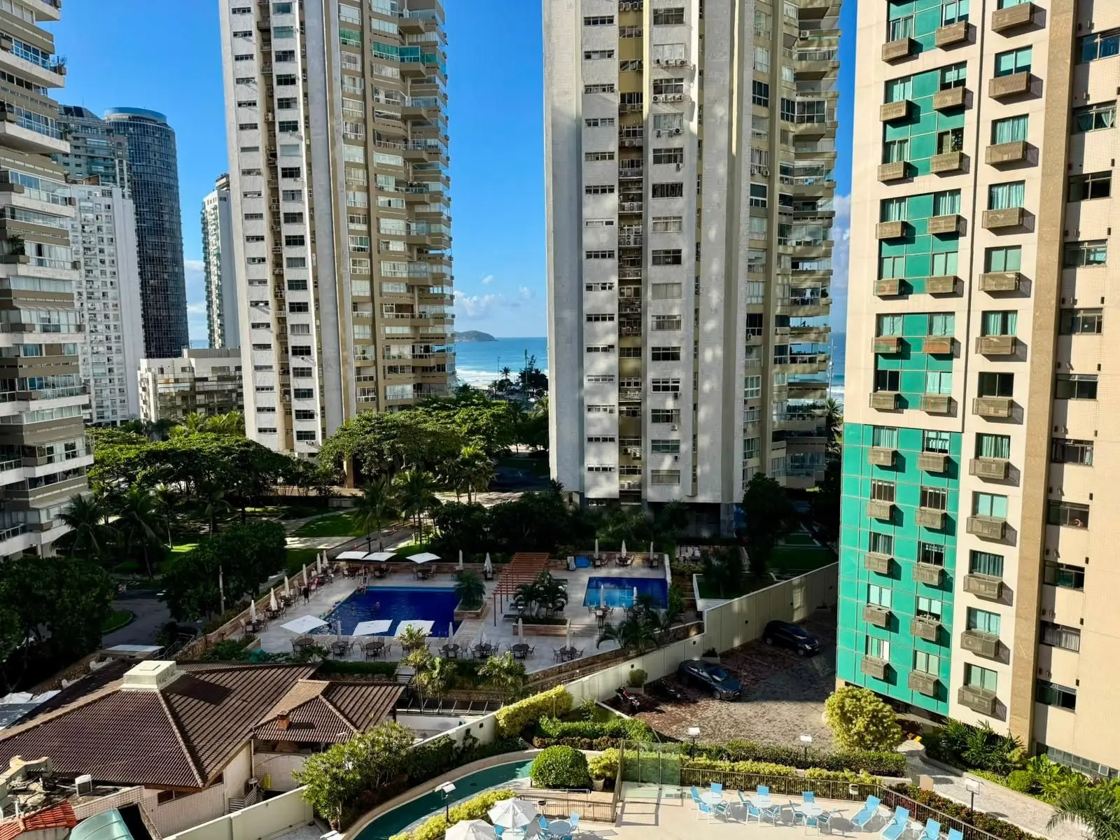 Furnished 3-bedroom apartment with enclosed balcony — photo 18