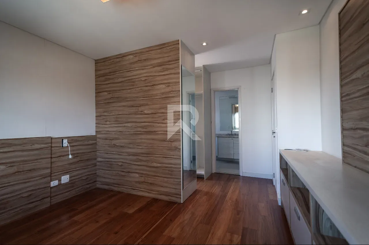 Apartamento de 231 m² com 4 quartos e 5 banheiros — photo 22
