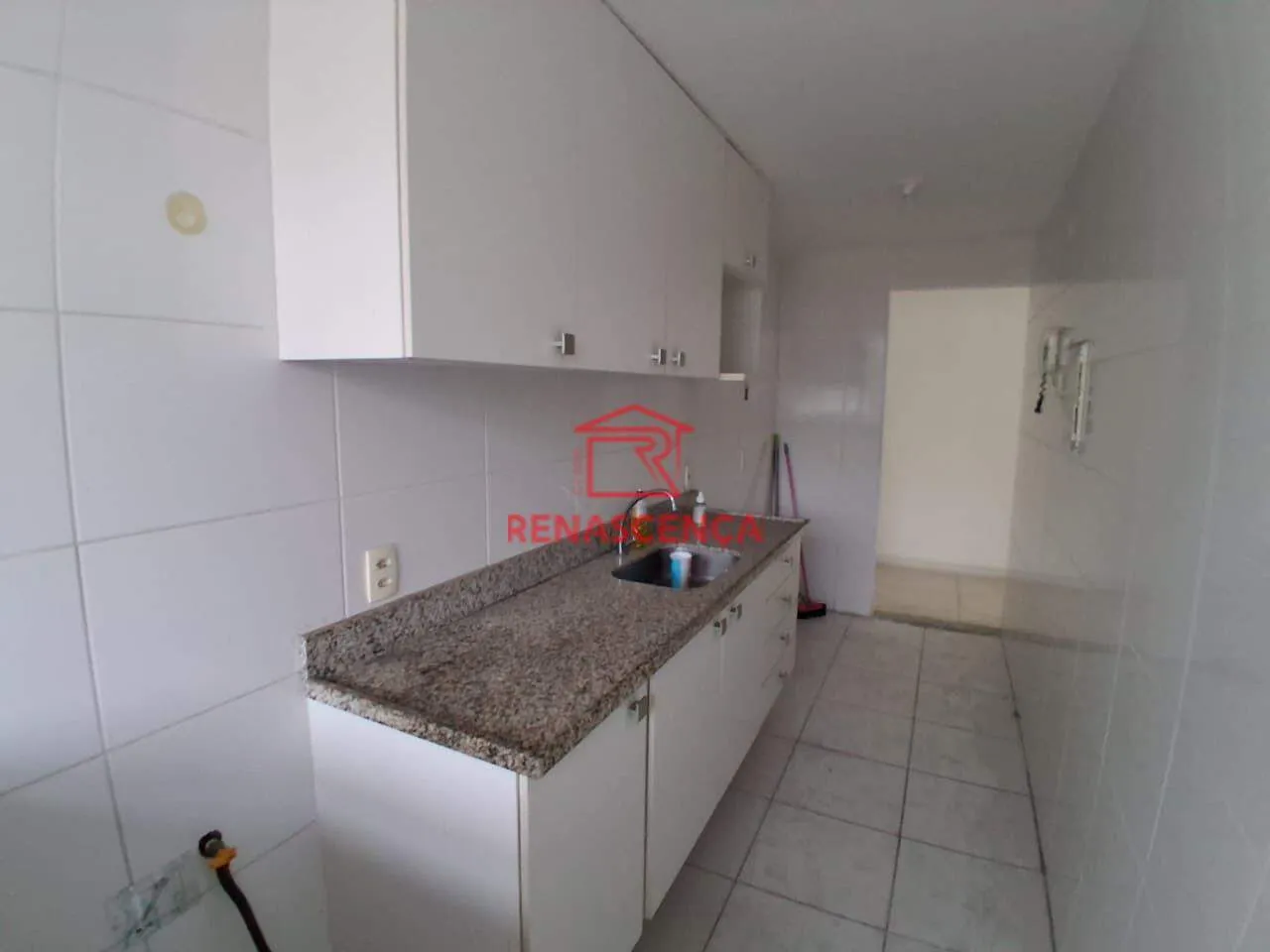 Apartamento de 2 dormitorios con vistas a la ciudad y montañas — photo 20