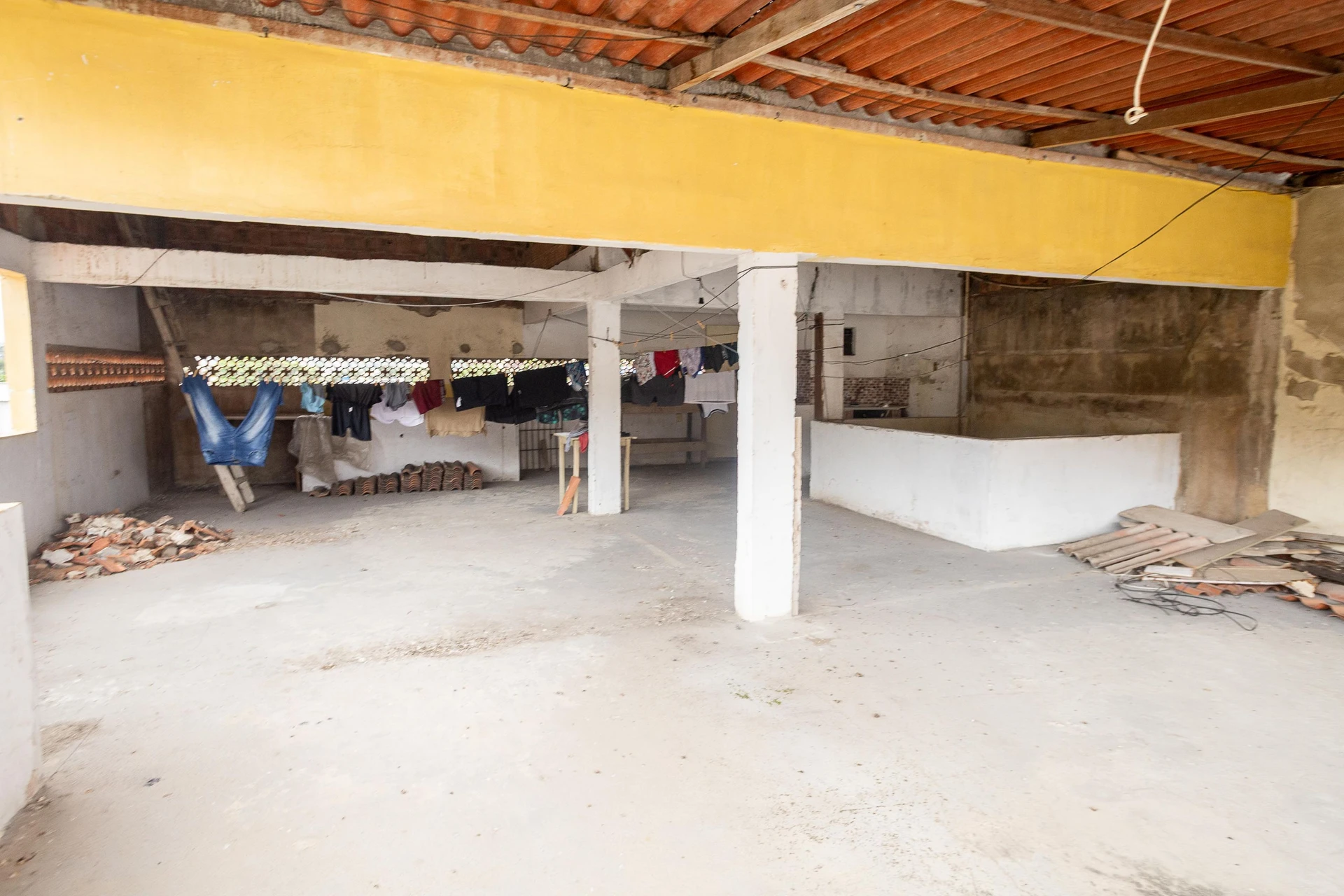 House with 3 bedrooms, 1 en-suite, and private yard — photo 32