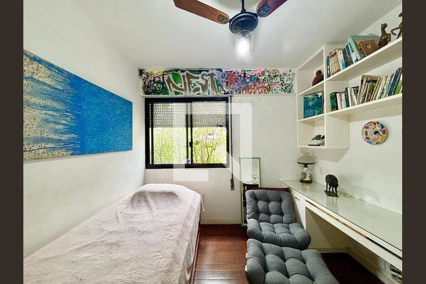 Apartment with 4 bedrooms and an en-suite bathroom — photo 37