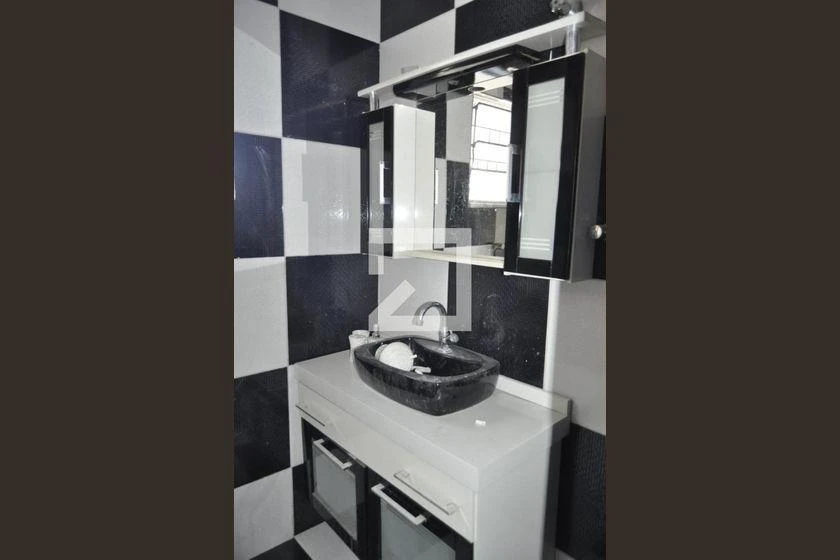 Rental house with a suite and 6 bedrooms — photo 34
