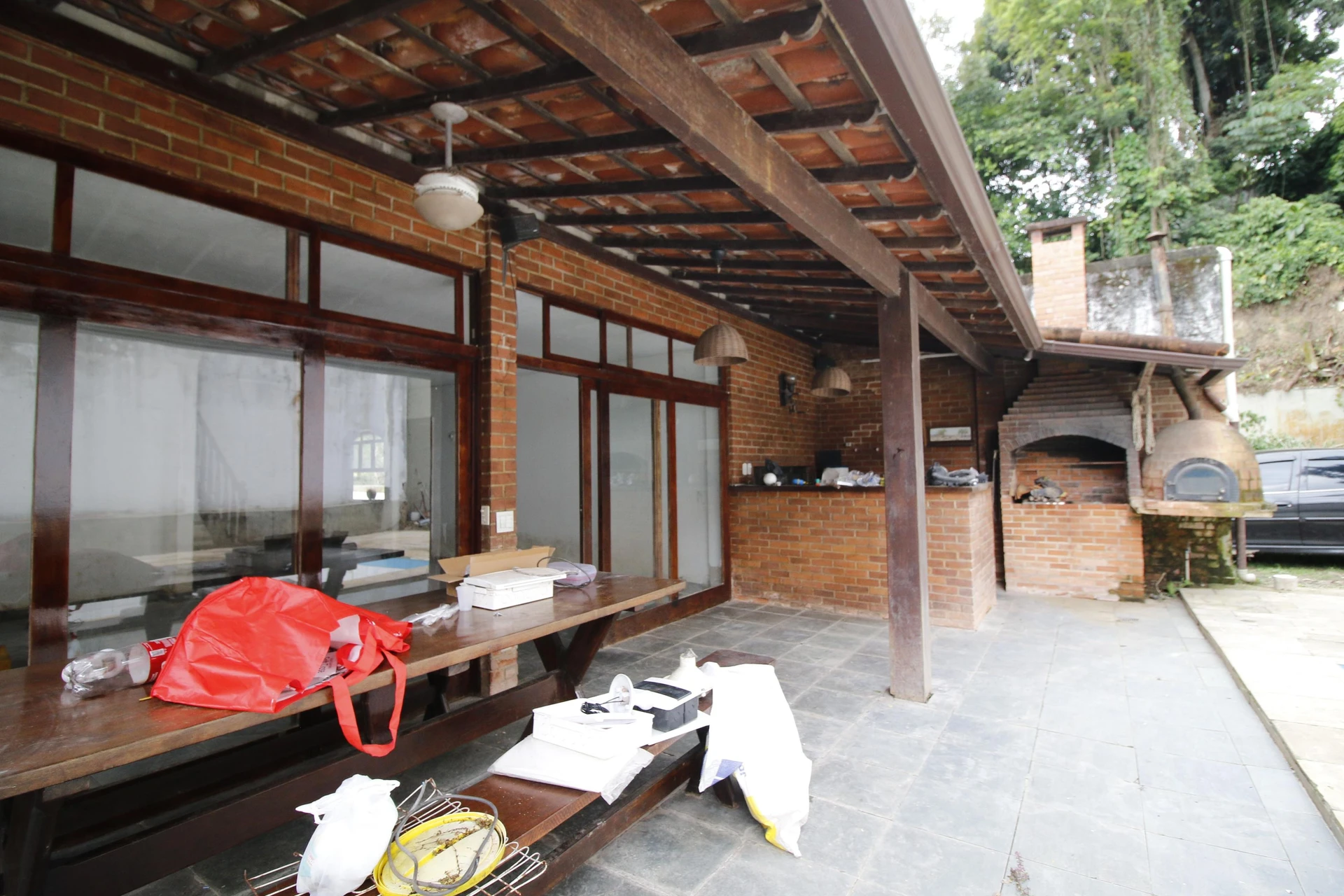 500 m² house with floor-to-ceiling windows and a bathtub — photo 31