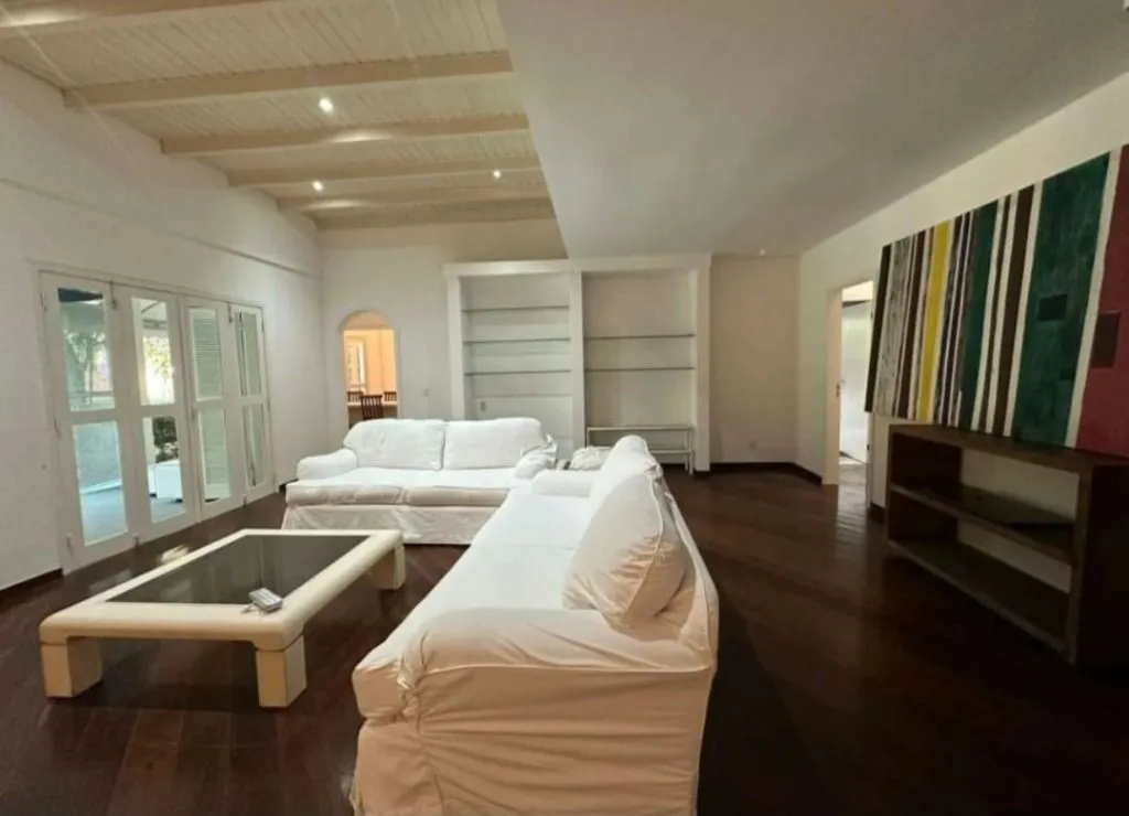 House with 5 bedrooms and 4 bathrooms, 647 m² — photo 34