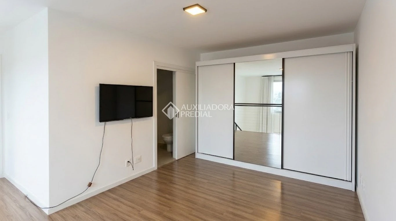One-bedroom apartment with a mountain view in Florianópolis — photo 3