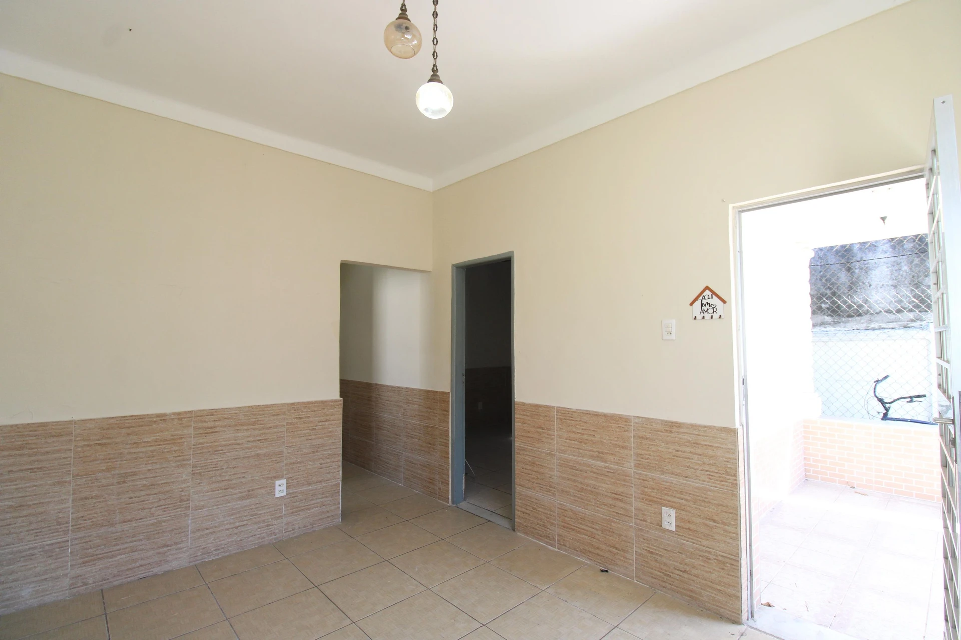 Unfurnished house with 3 bedrooms, 2 bathrooms and garden — photo 28