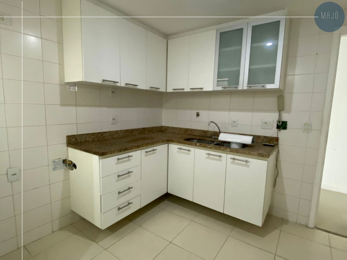 4-bedroom apartment with a mountain view in Rio de Janeiro — photo 2