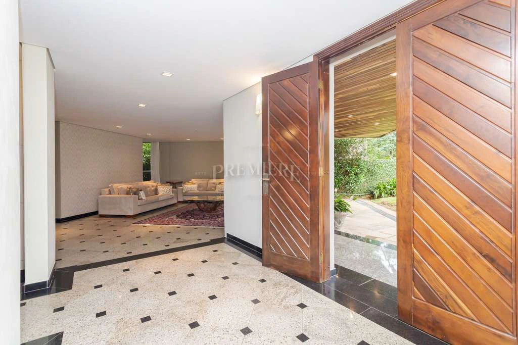 House with 4 en-suite bedrooms and a private pool — photo 4