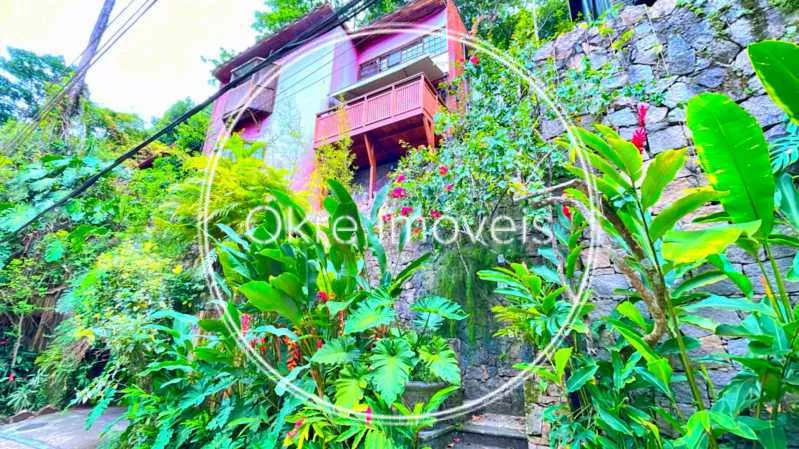 House in a gated community with 4 bedrooms and 5 baths — photo 49