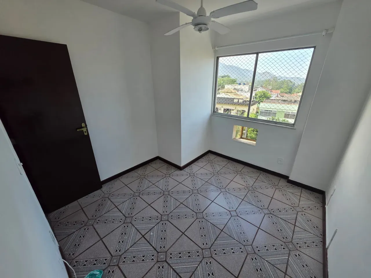 2-bedroom apartment with a mountain view — photo 3