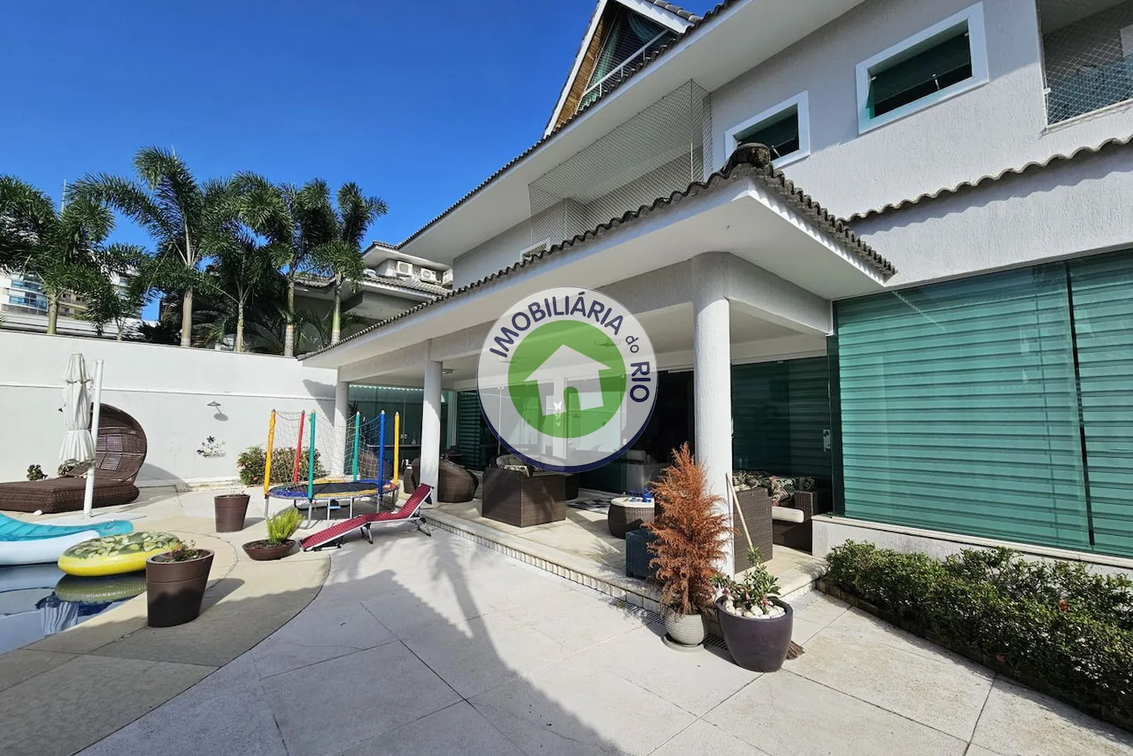 Casa com 5 quartos e 5 banheiros, cozinha fechada — photo 8