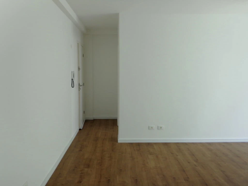 2-bedroom apartment with wood or laminate floors in Curitiba — photo 20