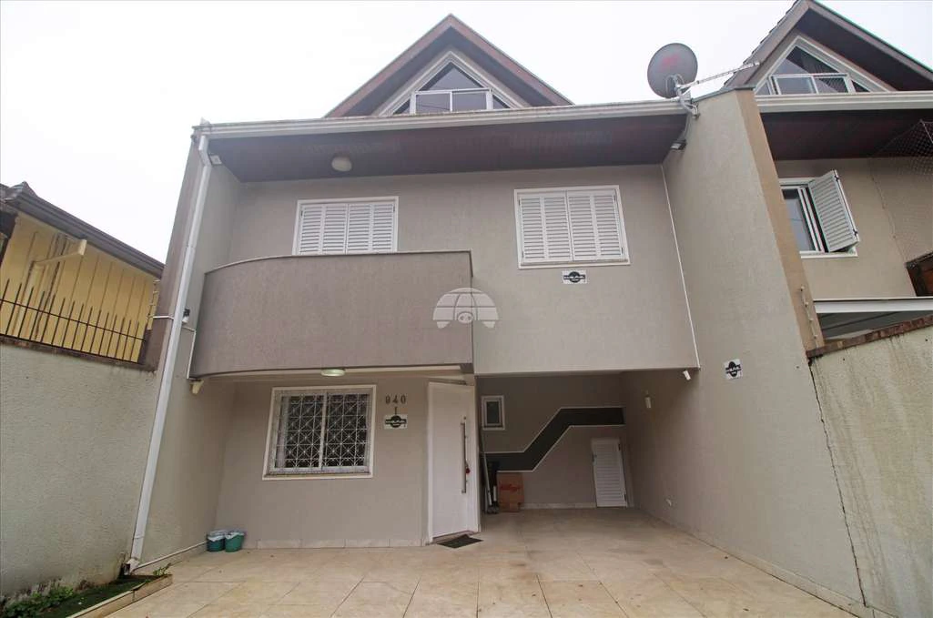 4-bedroom house with a closed kitchen and gas stove — photo 4