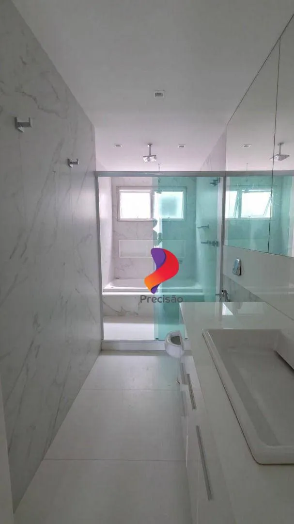 Rental apartment with 3 bedrooms and 5 bathrooms — photo 19