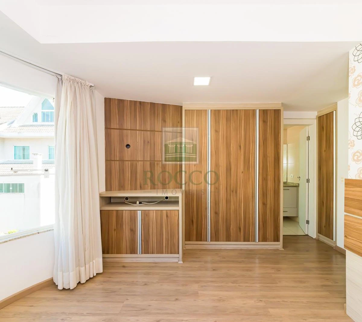 3-bedroom house with a bathtub — photo 14