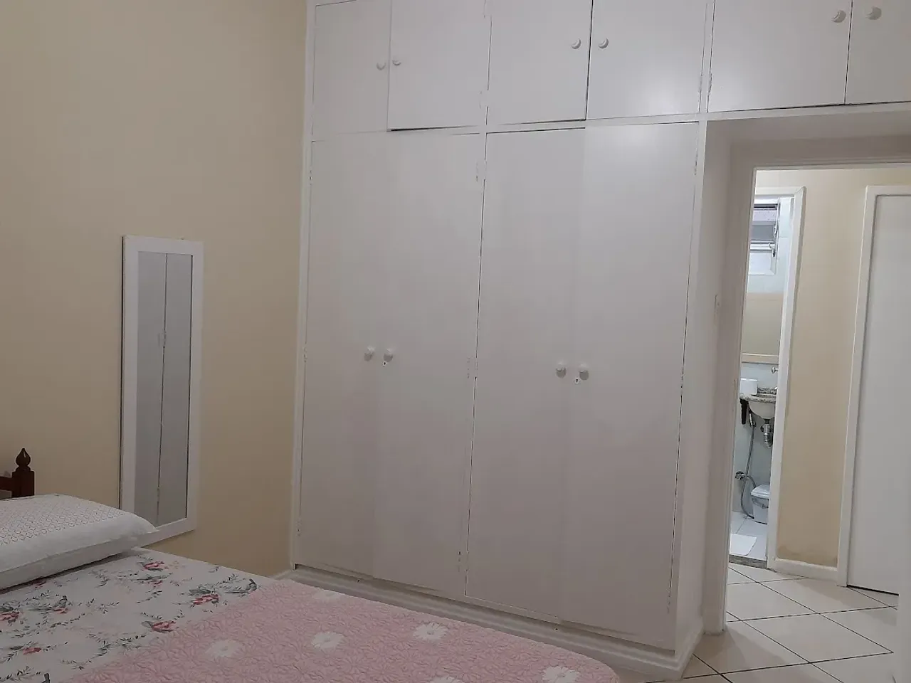 Furnished 4-bedroom apartment with a gas stove — photo 12