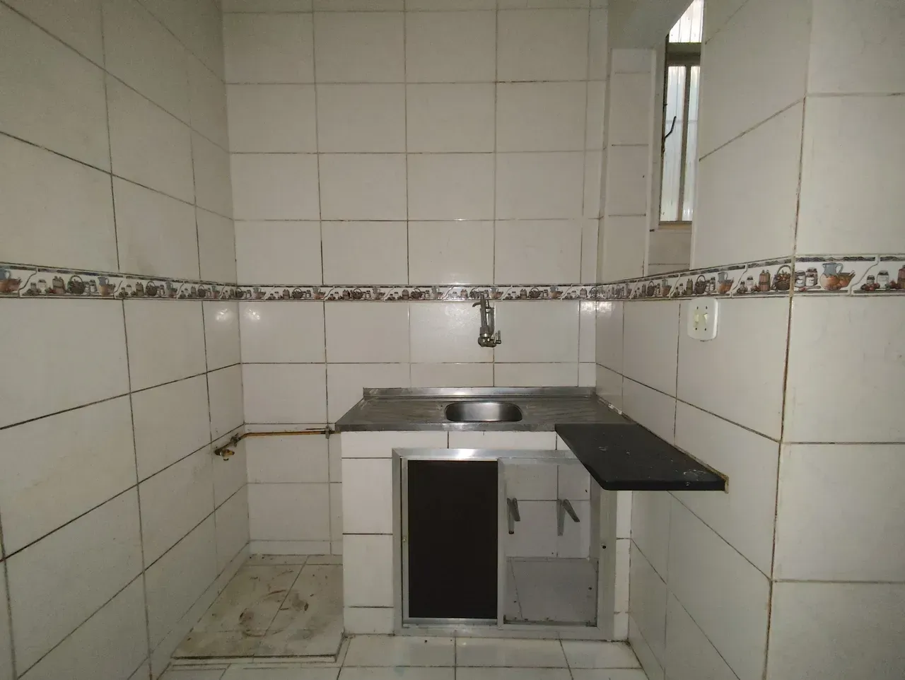 Unfurnished apartment with 3 bedrooms and 1 bathroom — photo 2