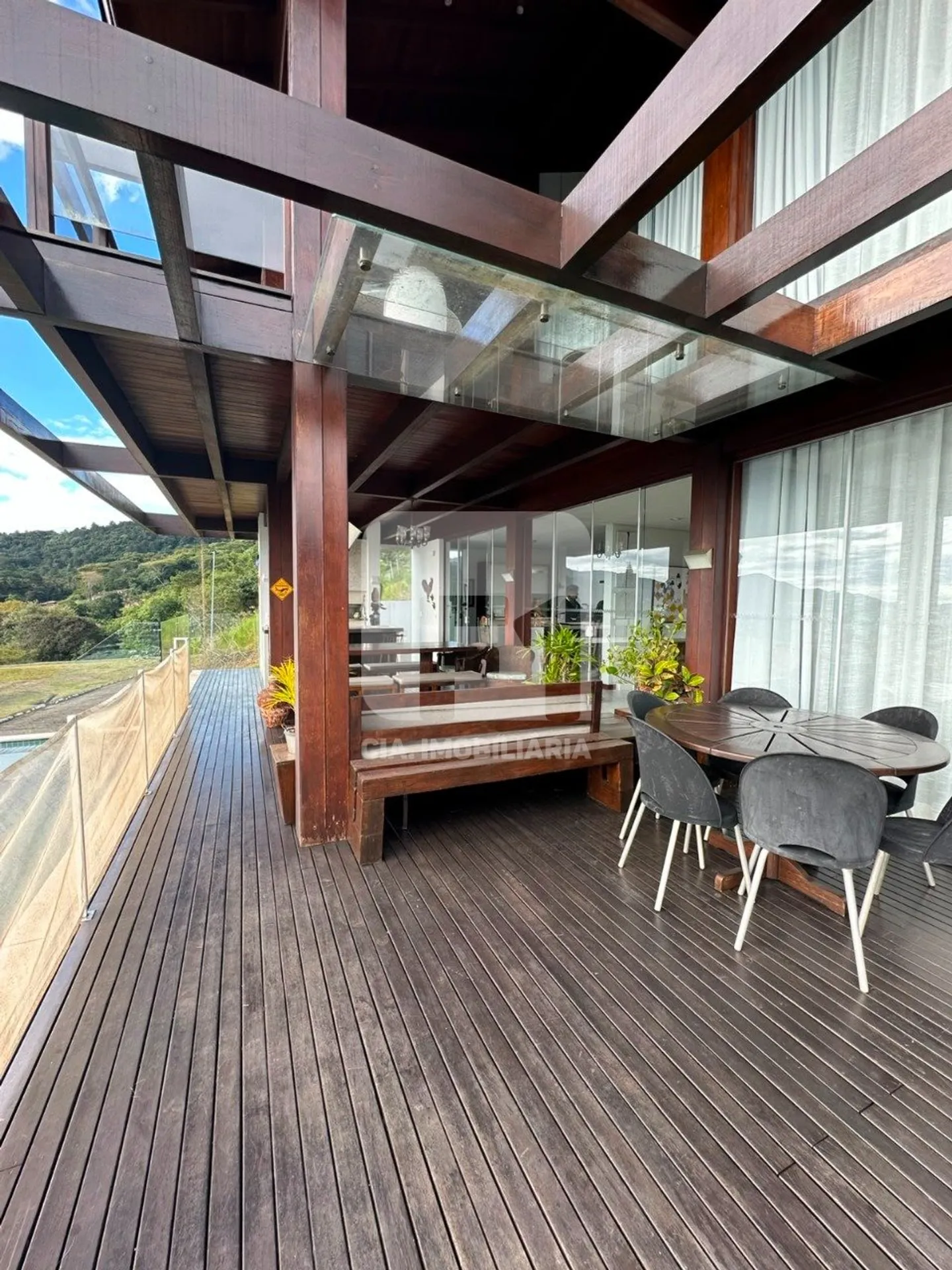 Furnished house with 6 bedrooms and 650 m² total — photo 33