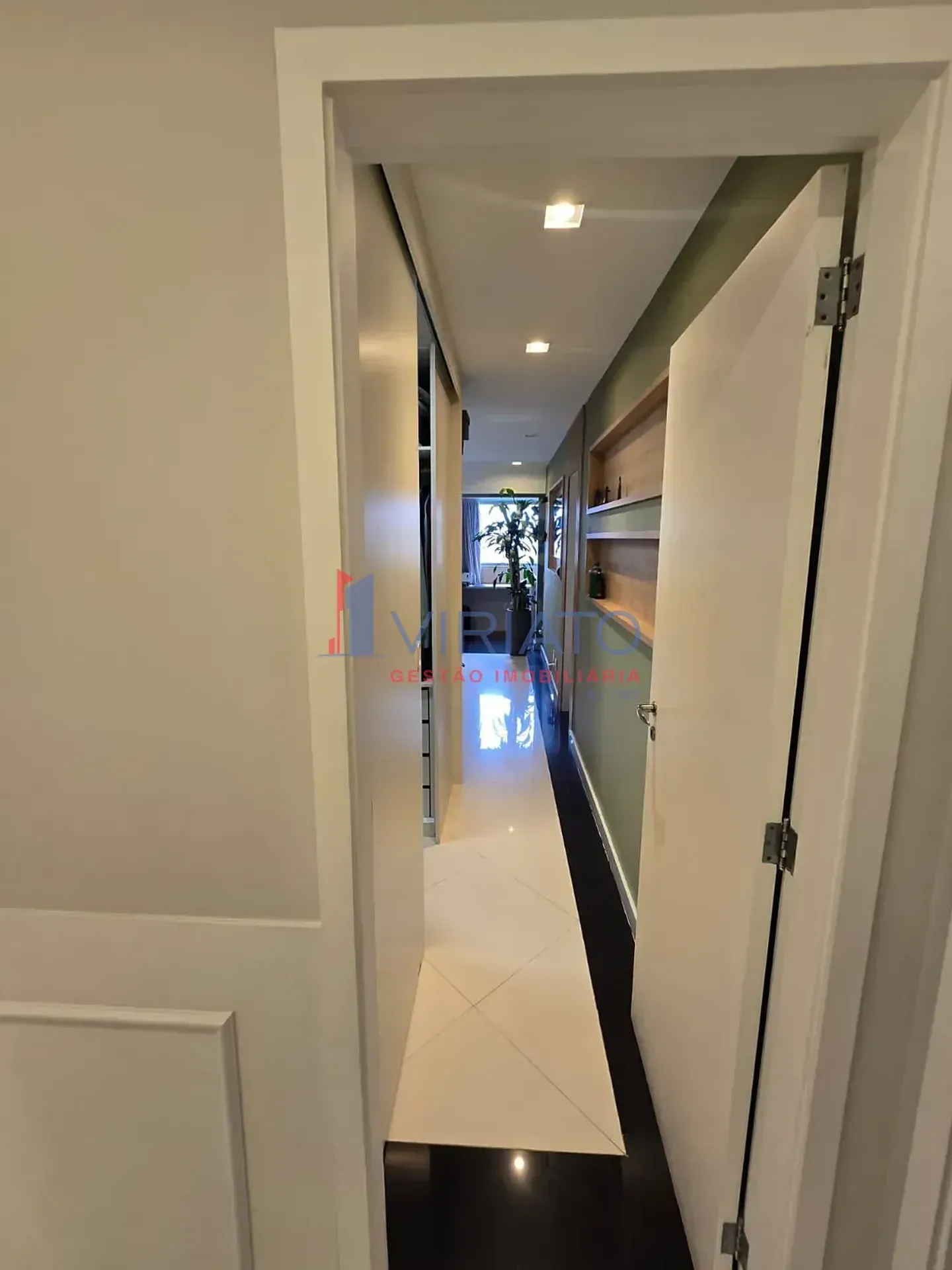Furnished apartment with 4 bedrooms and 5 bathrooms — photo 18