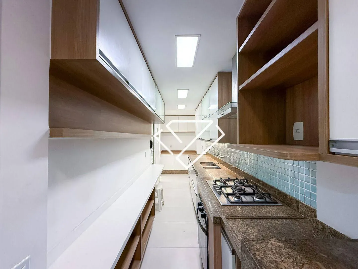 Apartamento com 4 quartos, 3 banheiros e varanda fechada — photo 28