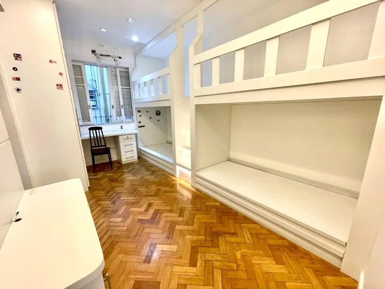 4-bedroom apartment with 300 m² and separate kitchen — photo 9