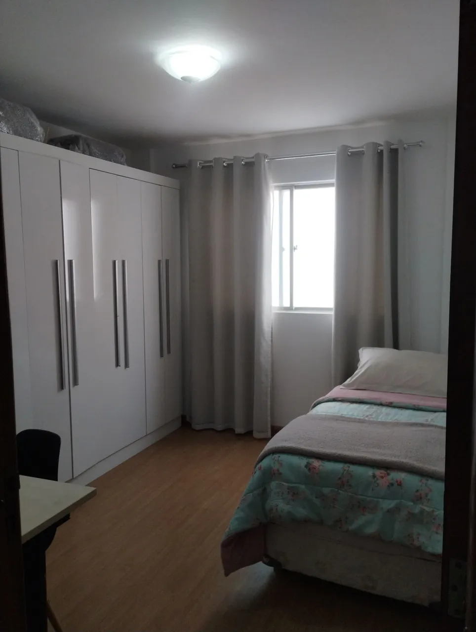 One-bedroom apartment with a home office