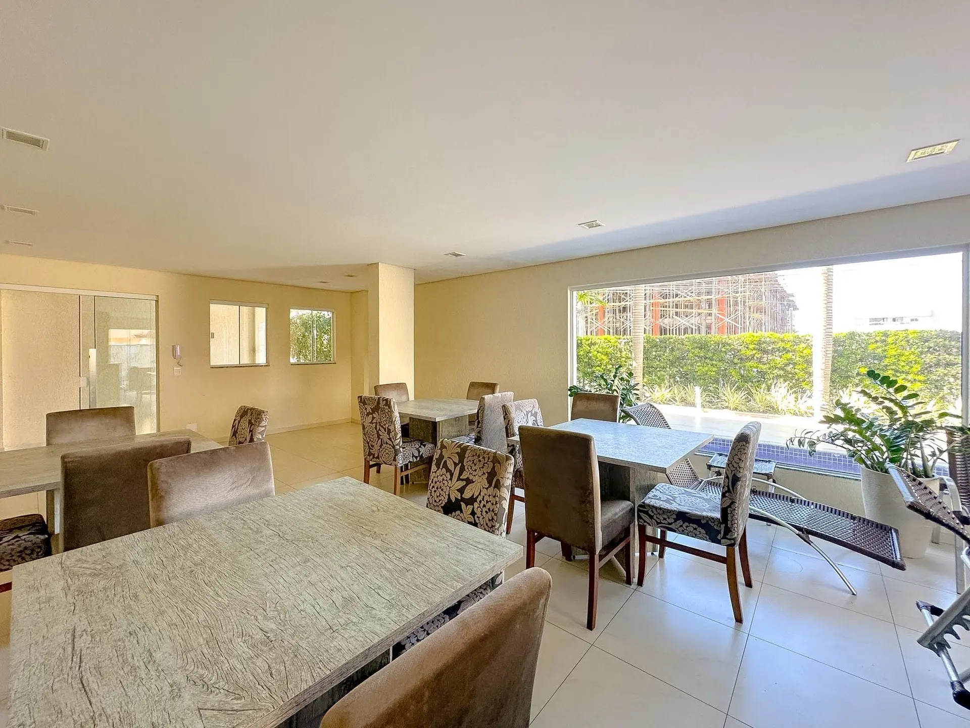Furnished apartment, 92 m², with a grill on the balcony — photo 32