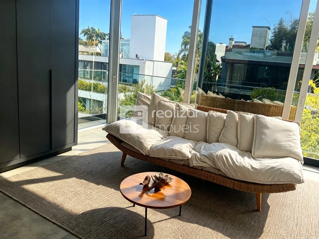 Furnished house, 560 m², with a water view — photo 13