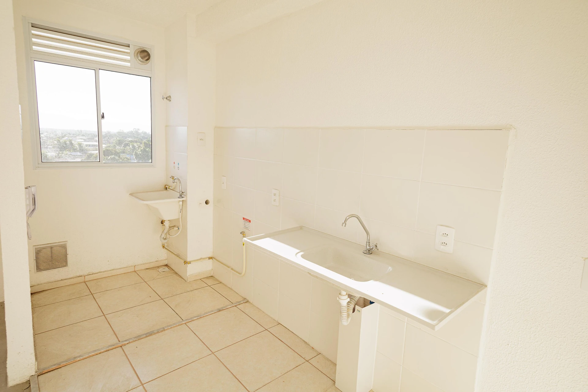Apartment with 2 bedrooms and a glass-enclosed shower — photo 10