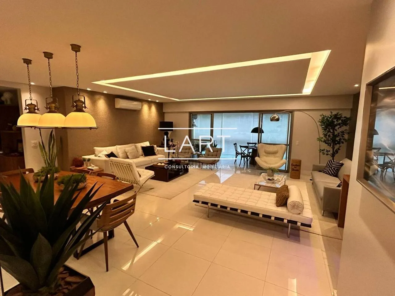 Apartment with 4 en-suite bedrooms and 260 m², glass balcony